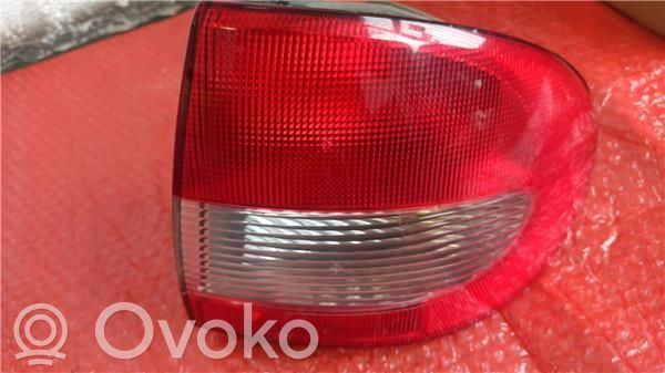 Lámpara de faros/luces traseros