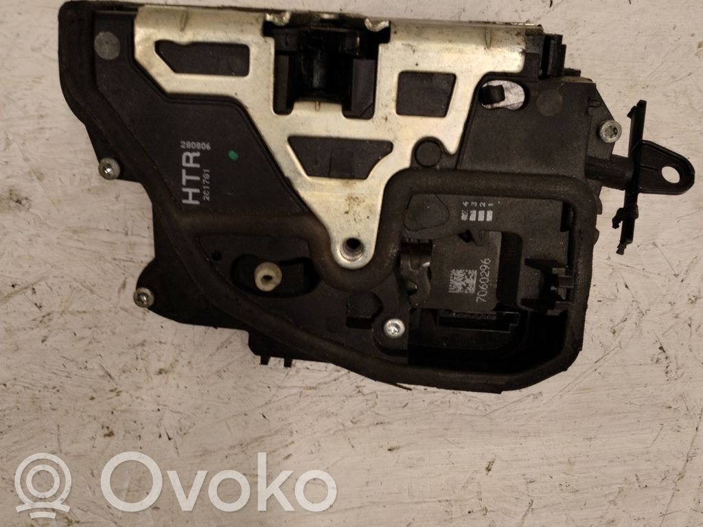 Rear door lock   7060296,280806