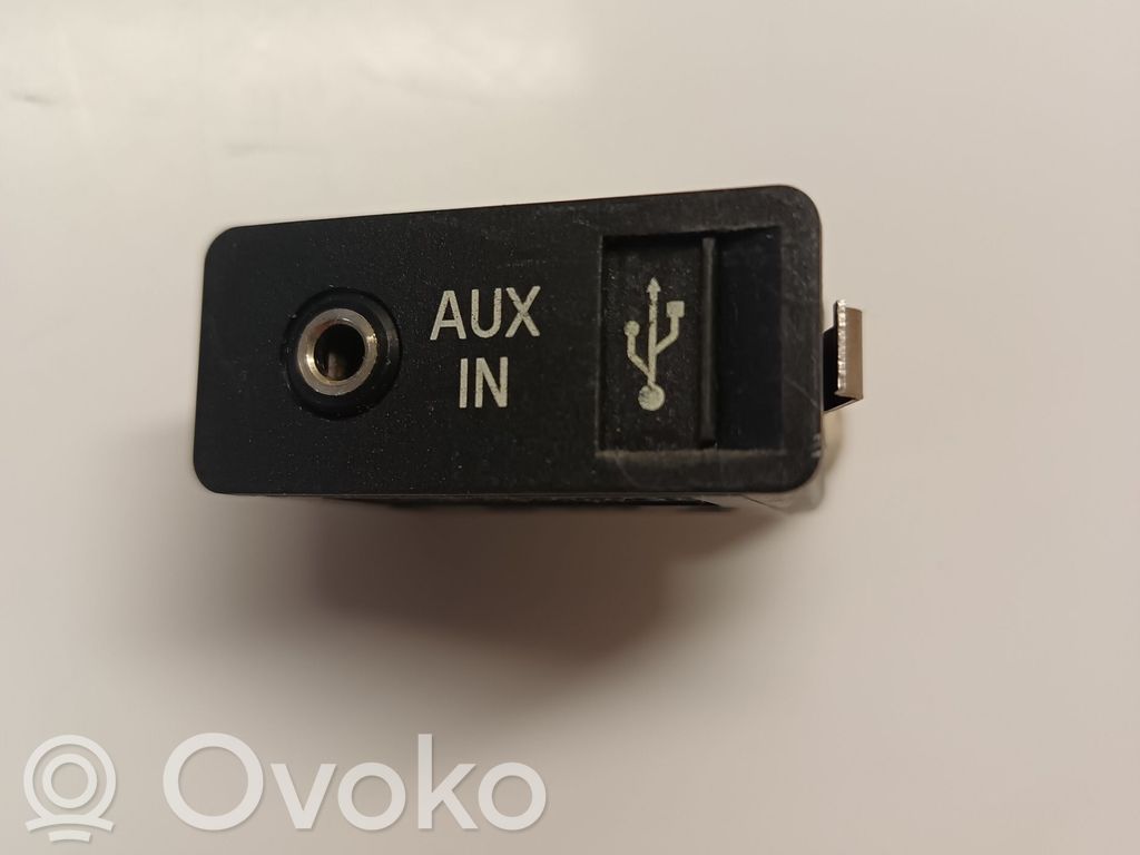 Enchufe conector entrada auxiliar   9129652,6131912965202