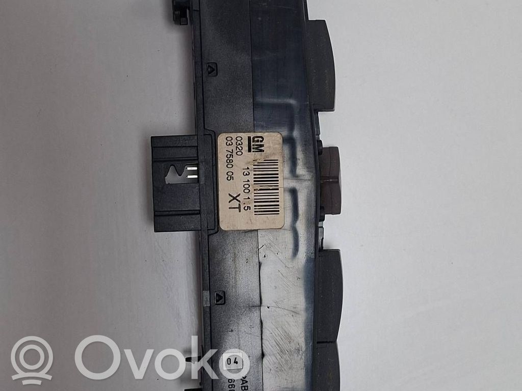 Opel Astra H Przycisk świateł awaryjnych 