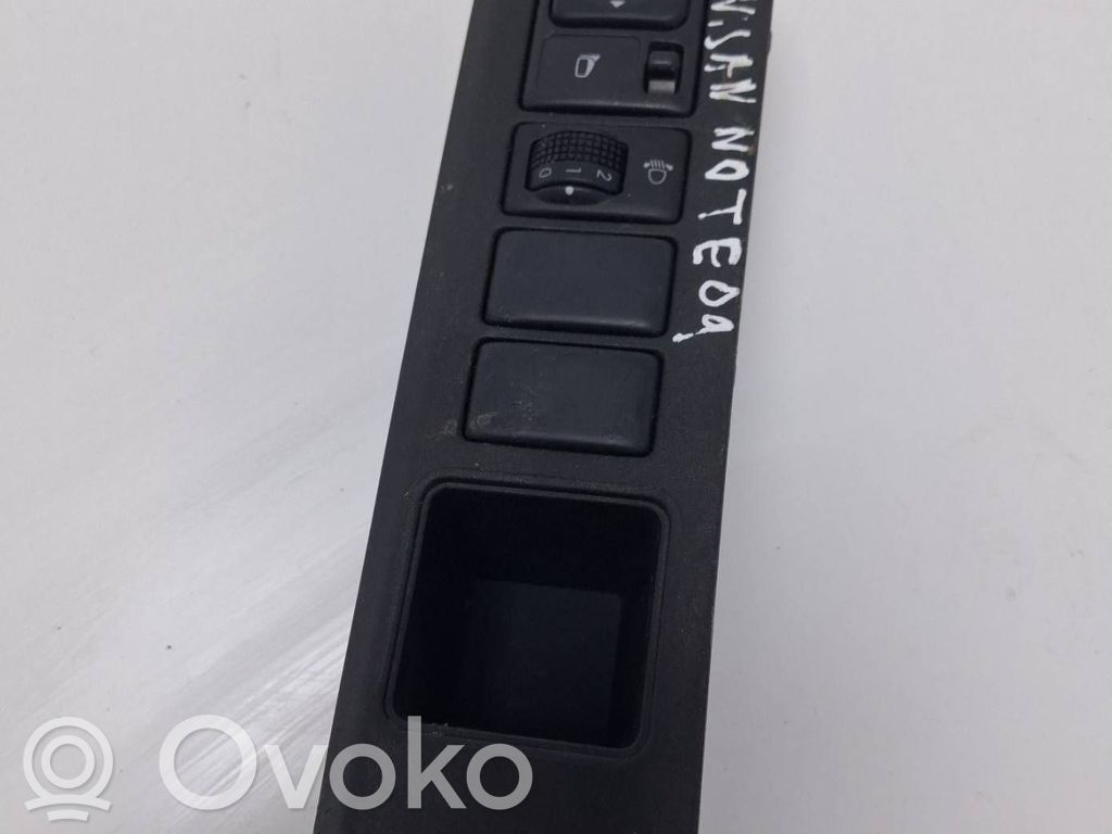 Wing mirror switch   684859U100