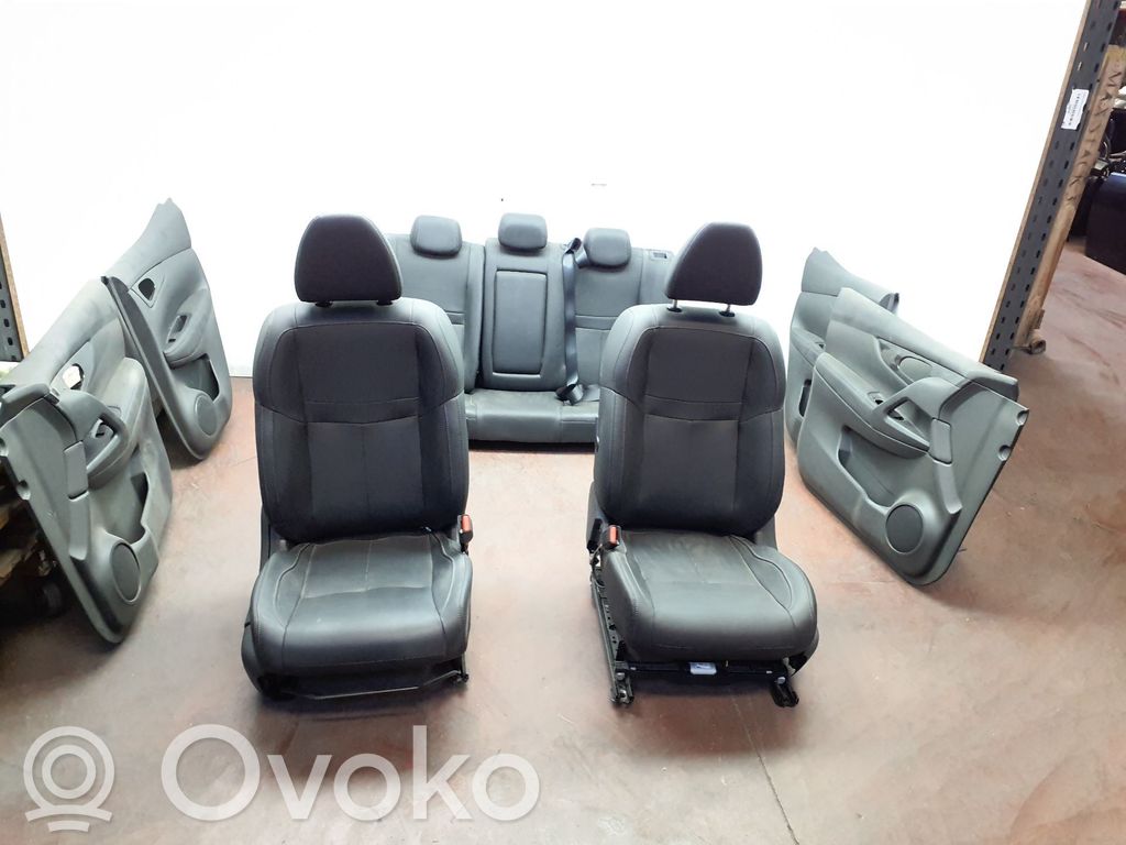 Nissan Qashqai Fotele / Kanapa / Komplet 