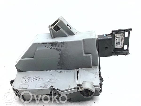 Peugeot 5008 Zamek drzwi tylnych 