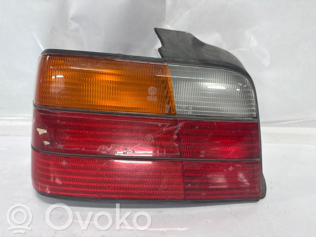 BMW 3 E46 Aizmugurējais lukturis virsbūvē 