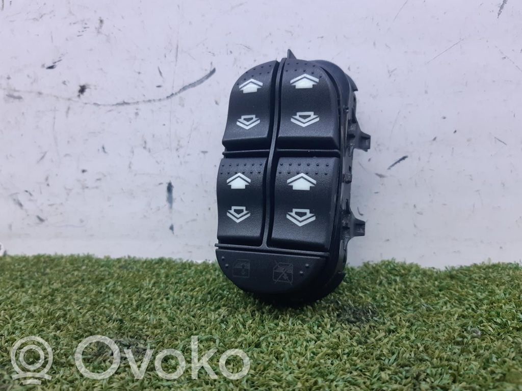 Interruptor del elevalunas eléctrico   2M5T14A132DB