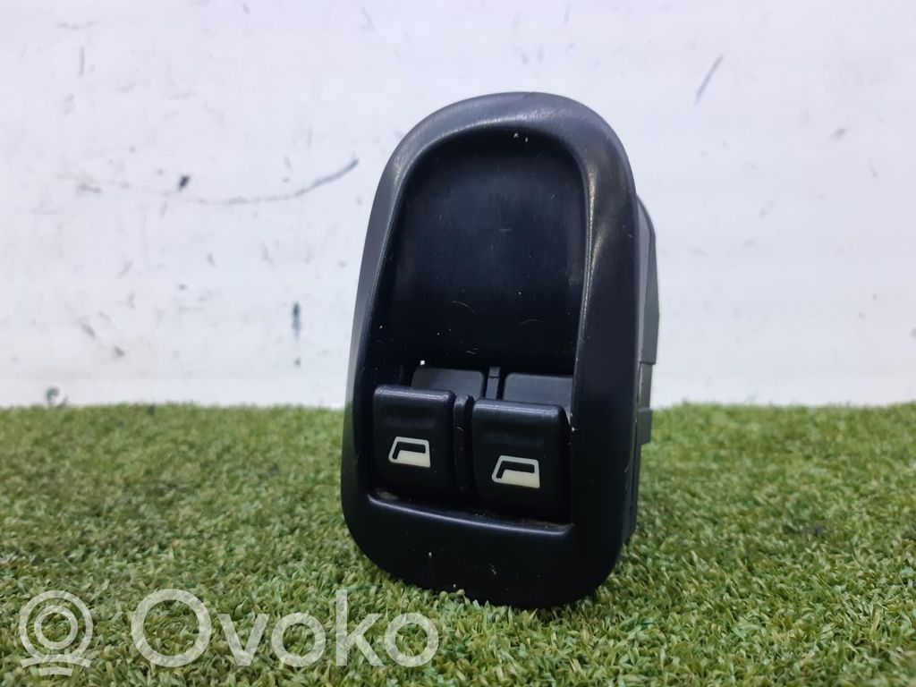 Peugeot 206+ Electric window control switch 