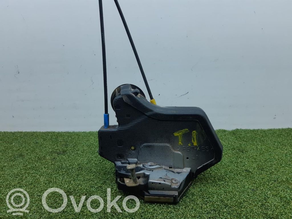 Toyota Corolla E120 E130 Zamek drzwi tylnych 