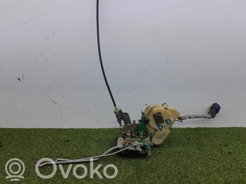 Priekšpusē slēdzene   030618