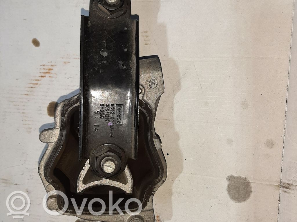 Engine mount bracket   31330138