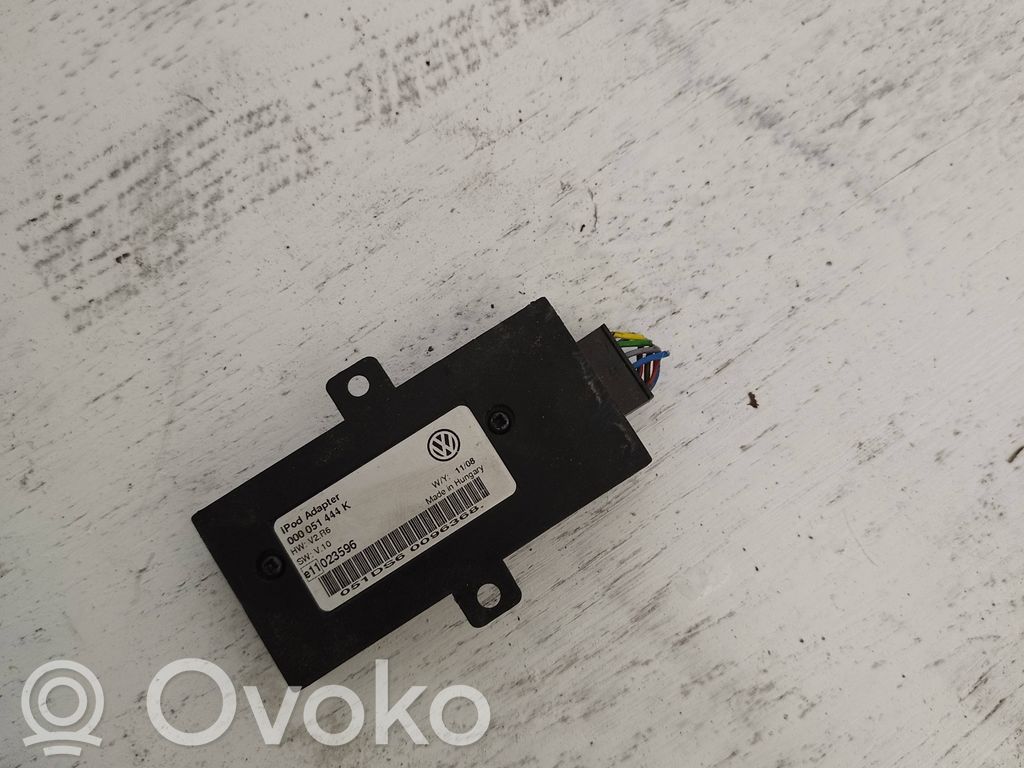 Volkswagen PASSAT B6 Enchufe para conectar el iPod 