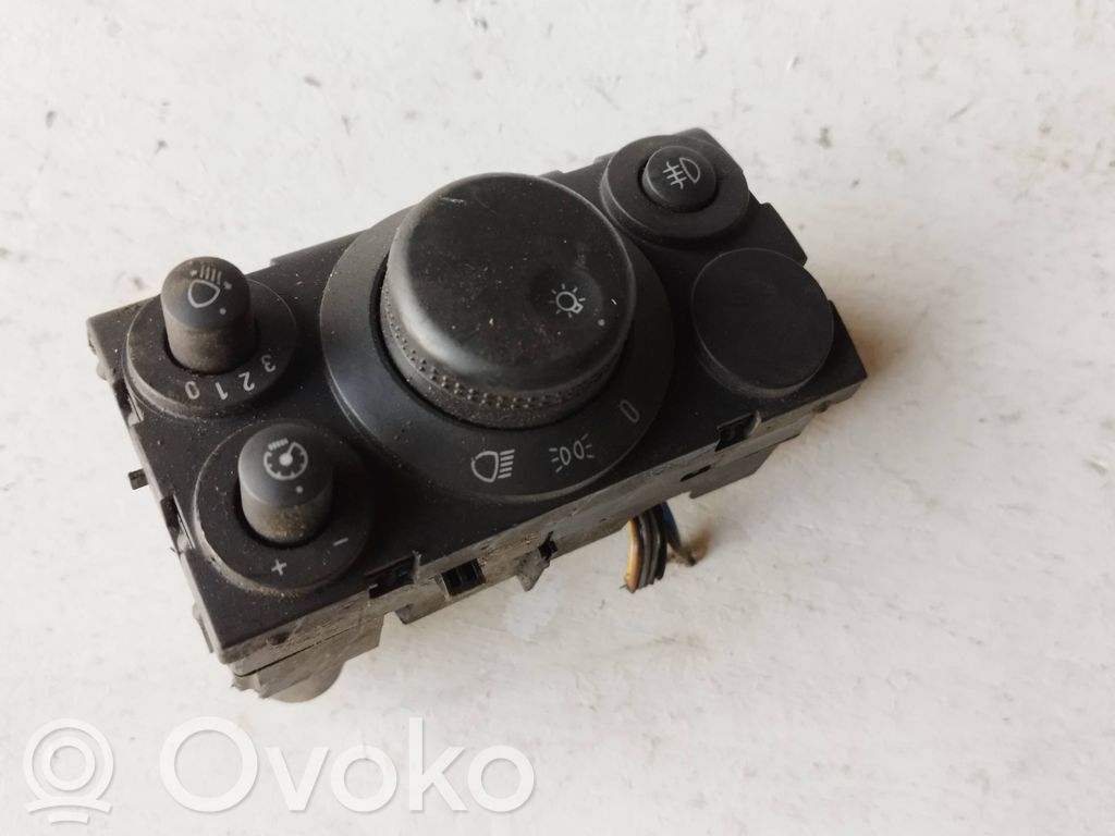 Opel Astra H Light switch 