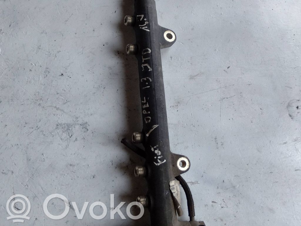 Opel Corsa D Listwa wtryskowa 