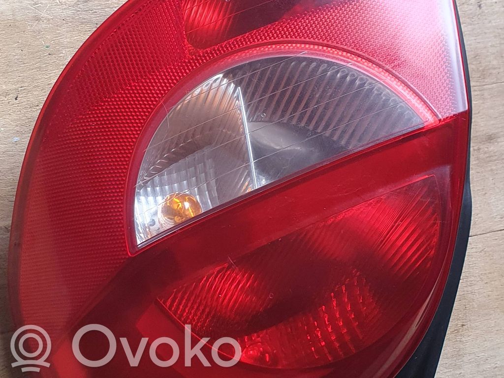 Renault Clio III Aizmugurējā luktura dekoratīvā apdare 