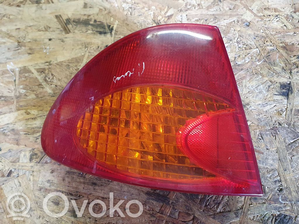 Toyota Avensis T220 Rear/tail lights 