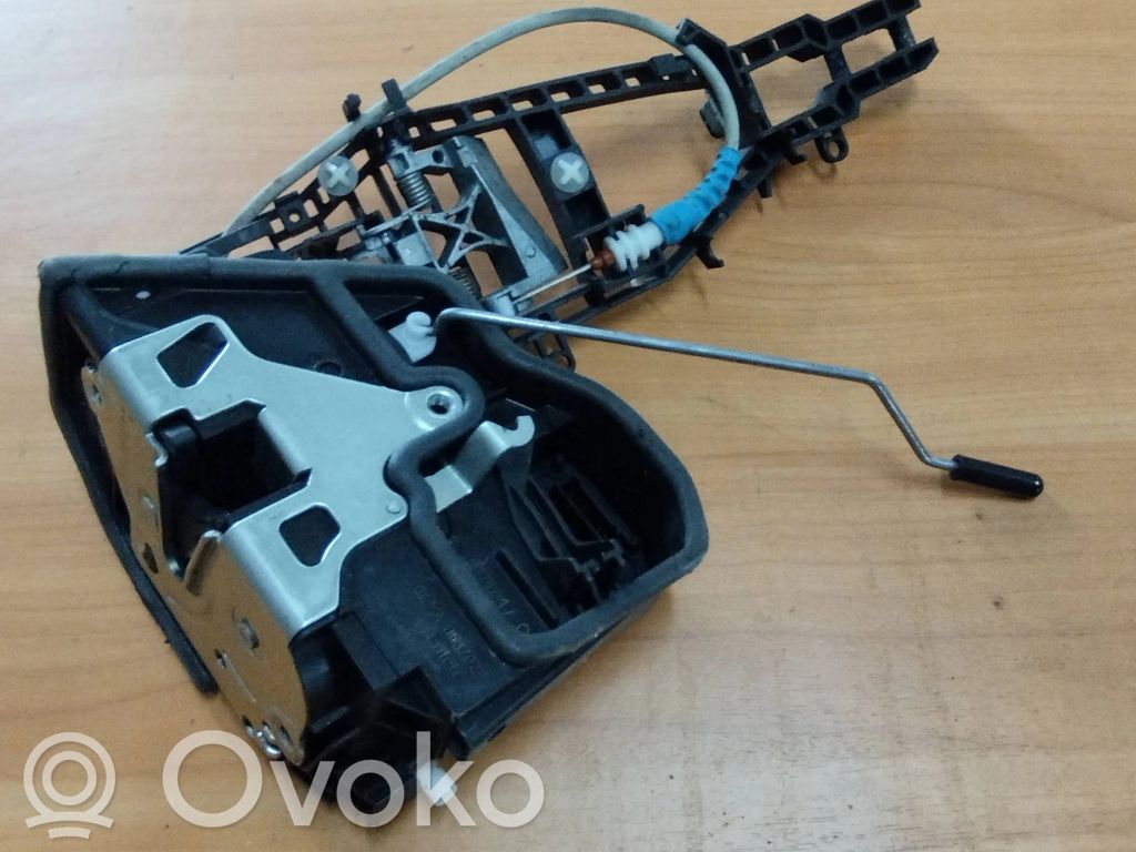 BMW 5 F10 F11 Priekšpusē slēdzene 