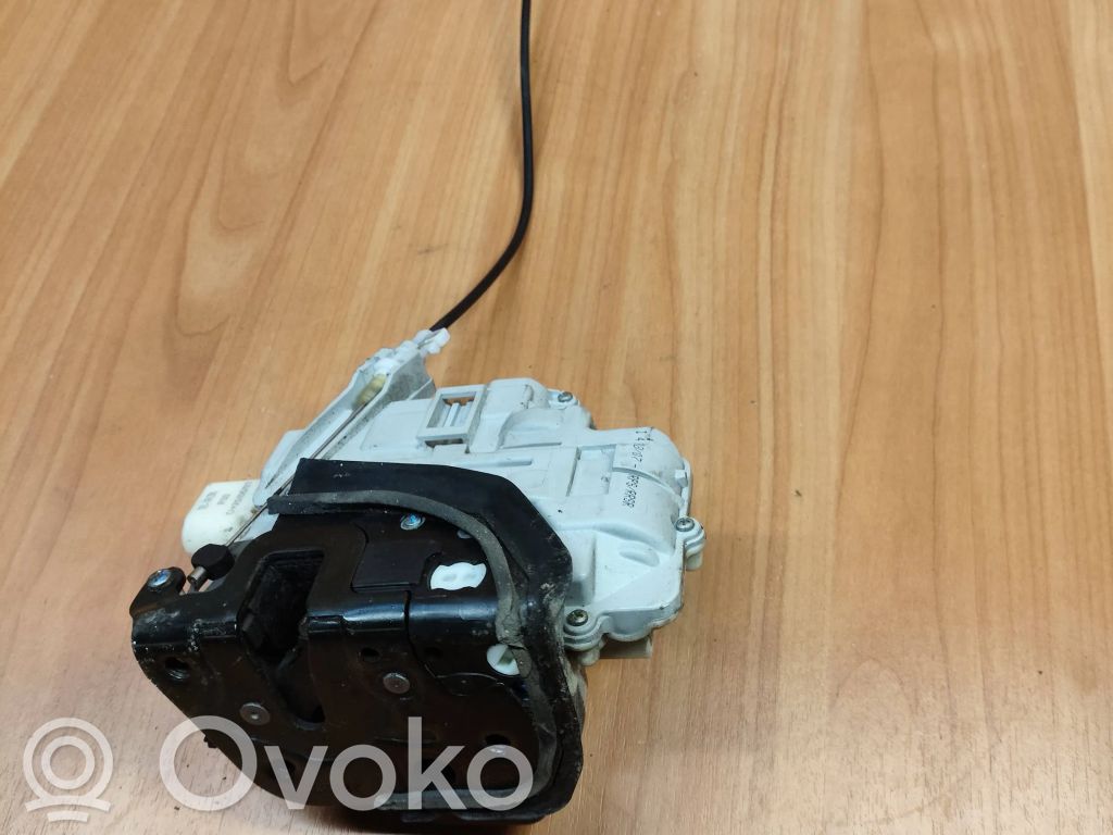 Audi A4 S4 B6 8E 8H Zamek drzwi przednich 