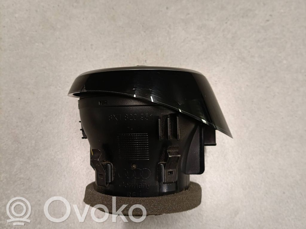 Audi A1 Rejilla de ventilación central del panel 