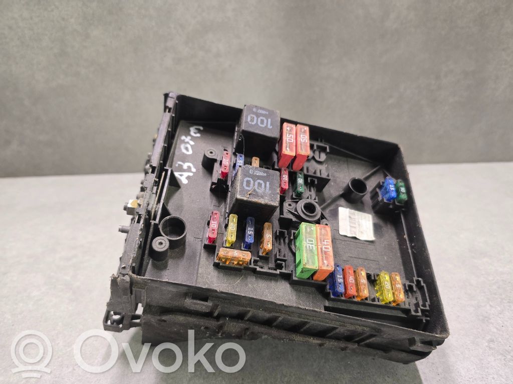 Audi A3 S3 8P Fuse module 