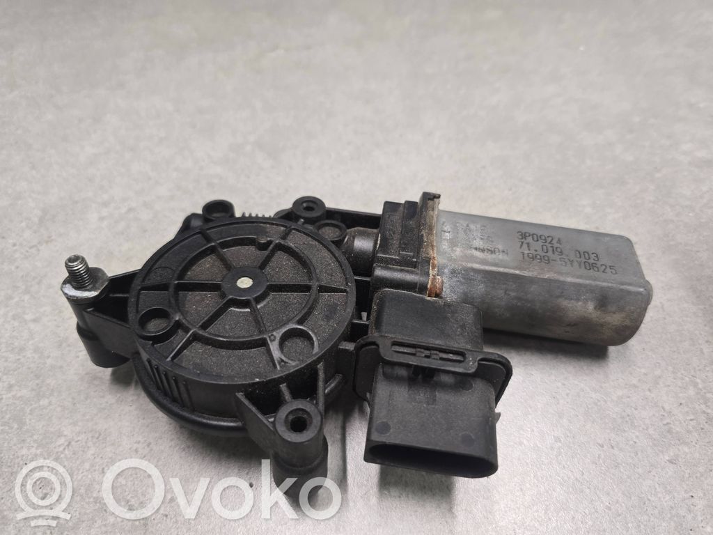 BMW 3 E90 E91 Front door window regulator with motor 