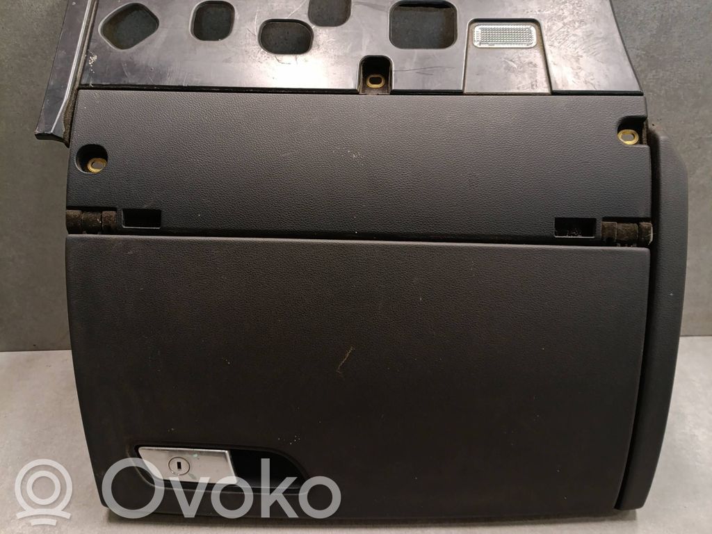 Audi A6 S6 C7 4G Daiktadėžės (bordačioko) komplektas 