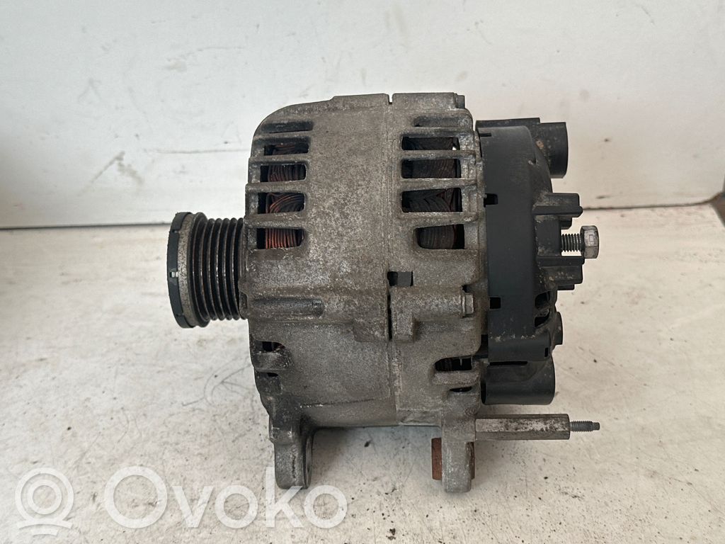 Volkswagen PASSAT B7 Alternator 