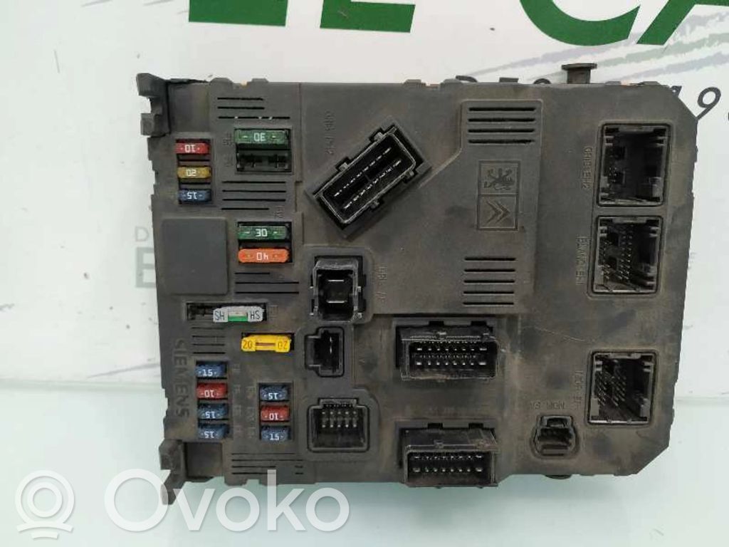 Citroen C3 Ramka / Moduł bezpieczników 