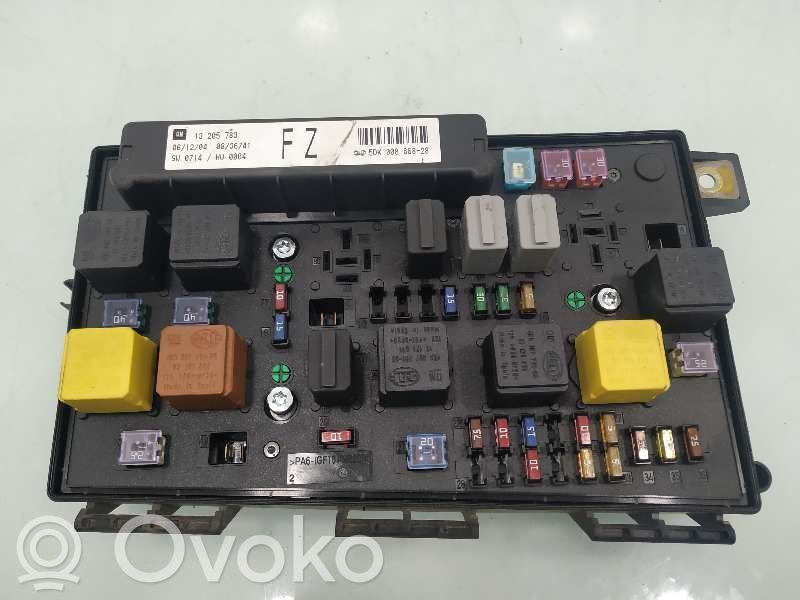 Opel Astra H Módulo de fusible 