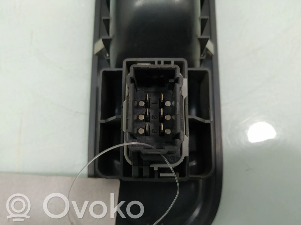 Renault Clio III Interruptor del elevalunas eléctrico 