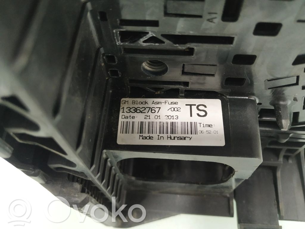 Opel Meriva B Fuse module 