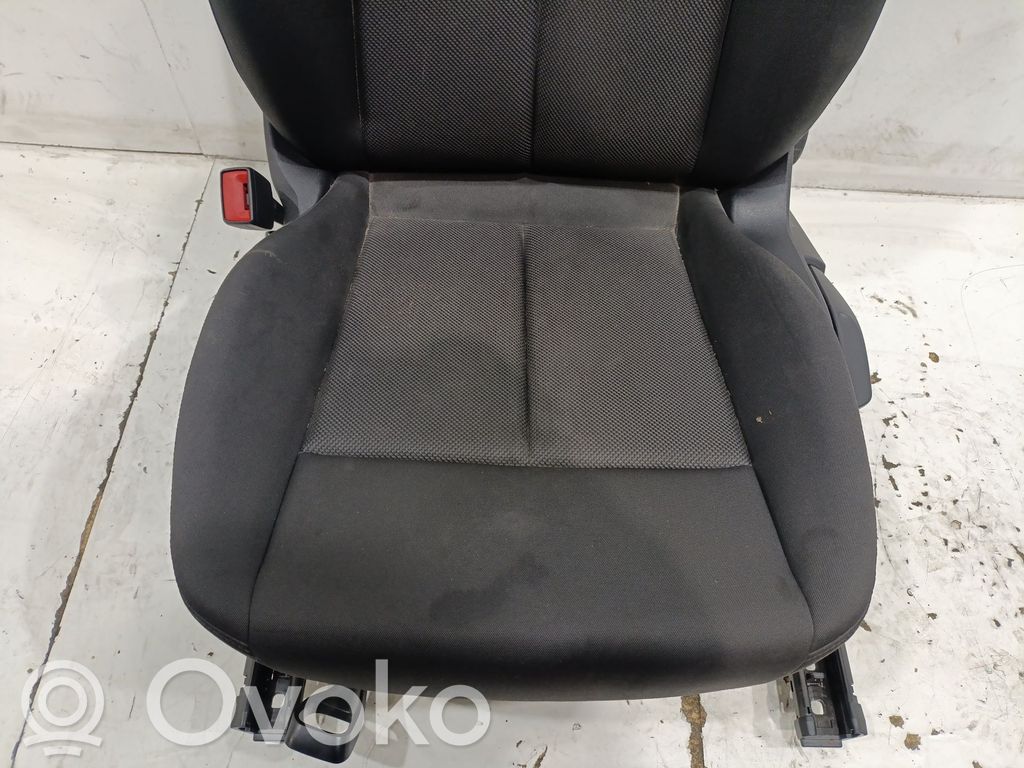 Audi A3 8Y Kuljettajan istuin 