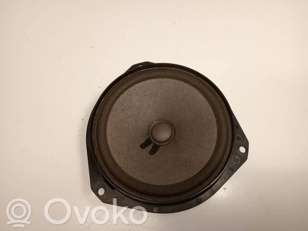 Iveco Daily 6th gen Etuoven kaiutin 