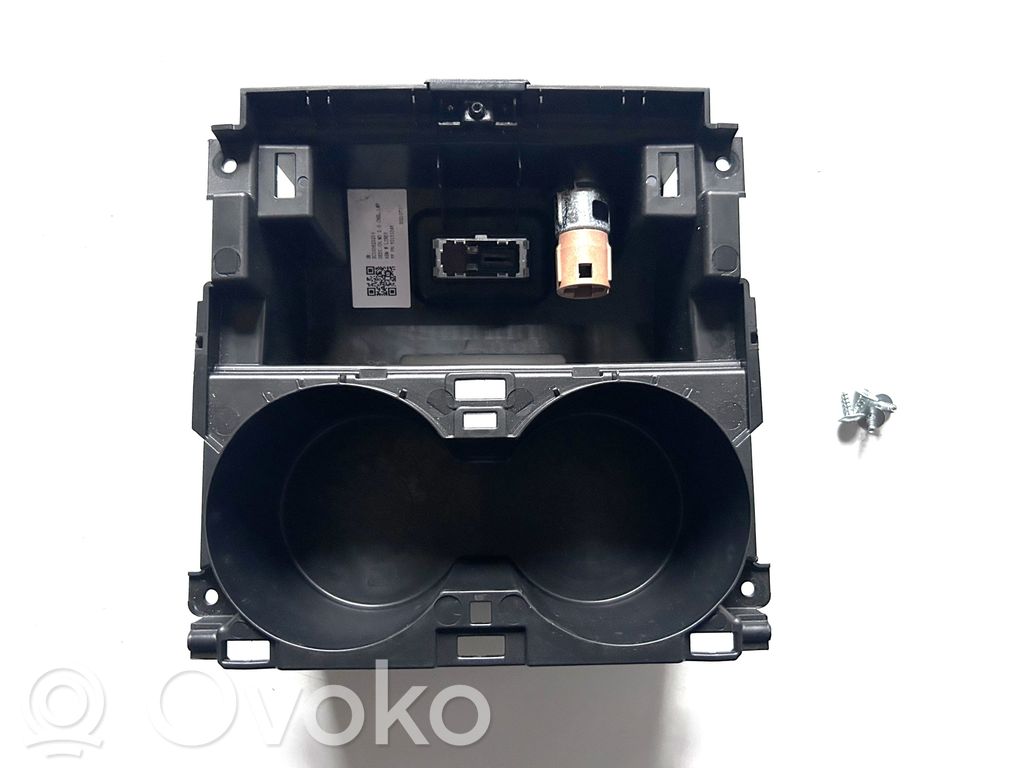 Tesla Model 3 Mukiteline edessä 