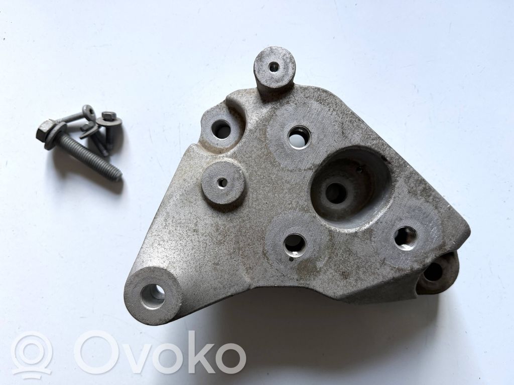 Chrysler Pacifica Gearbox mounting bracket 