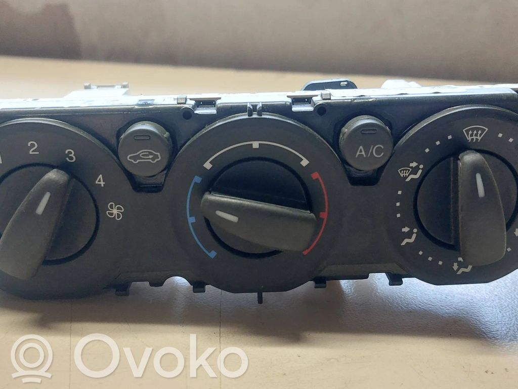 Climate control unit   7M5T19980BB