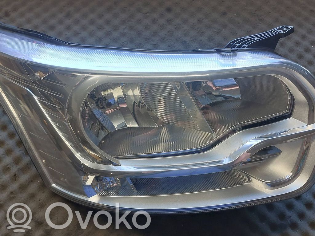 Ford Transit Phare frontale 