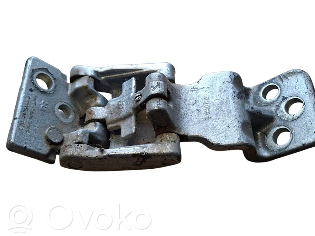 Loading door lower hinge   BK31V429A14AJ