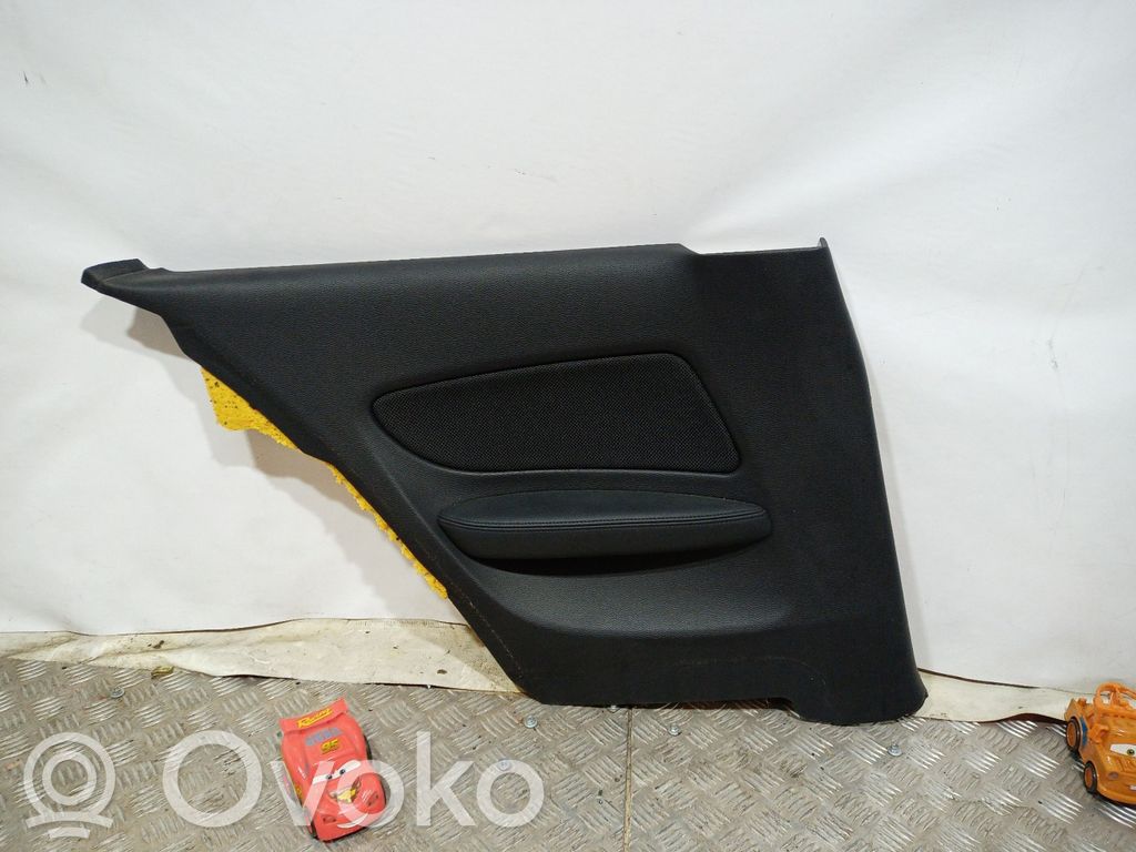 BMW 1 E81 E87 Takaoven verhoilu 