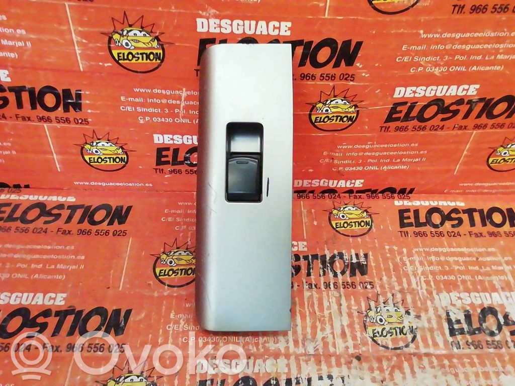 Electric window control switch   25411EA00A