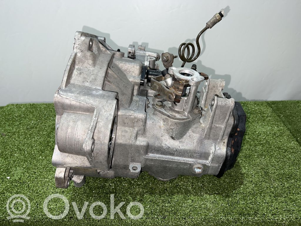 Volkswagen PASSAT B3 Manual 5 speed gearbox 