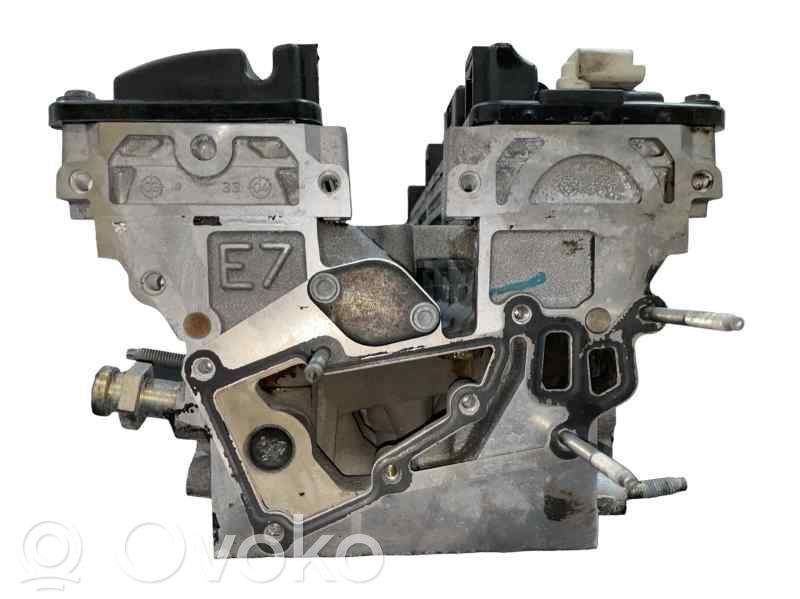 Peugeot 407 Engine head 
