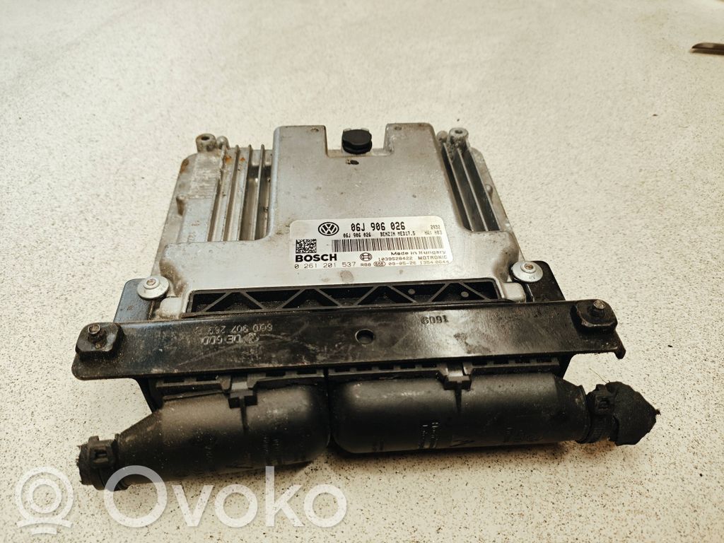 Volkswagen PASSAT CC Engine control unit/module 