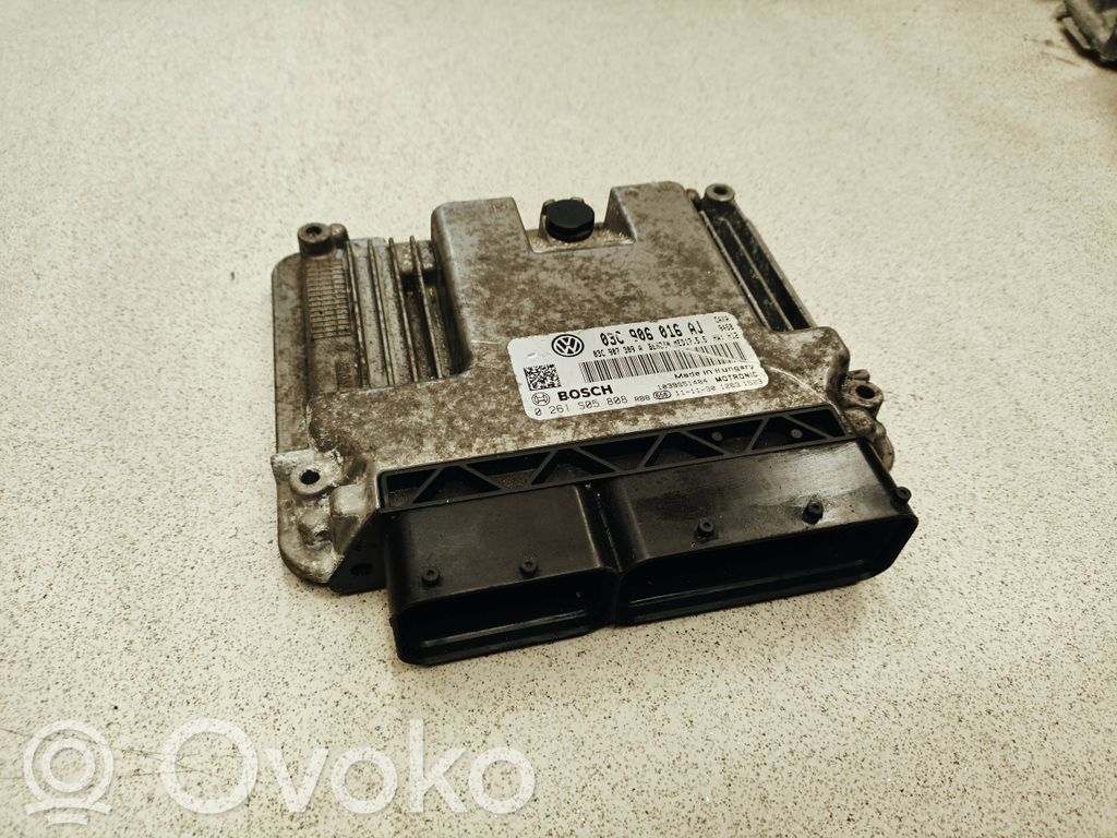 Volkswagen Golf VI Engine control unit/module 