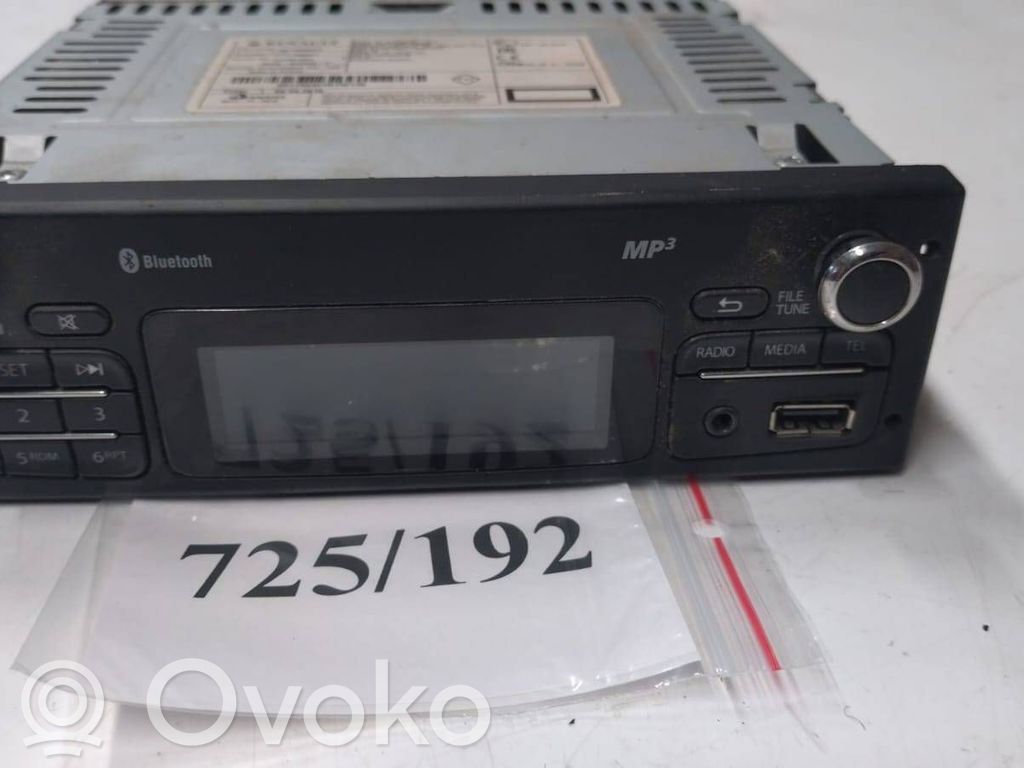 Renault Master III Konsola środkowa / Radio / GPS 