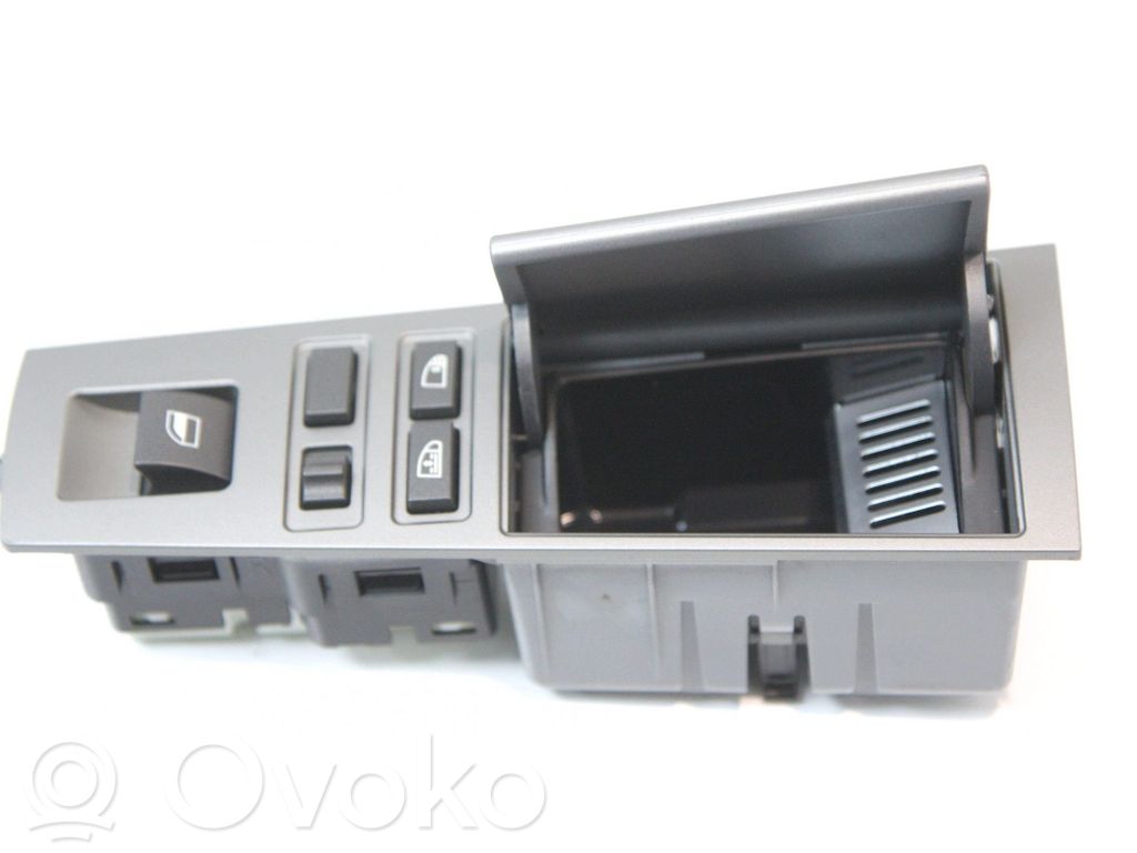 BMW 7 E65 E66 Moldura del cenicero del coche 