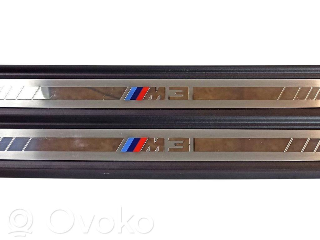 BMW M3 Listwa tapicerki drzwi przednich 