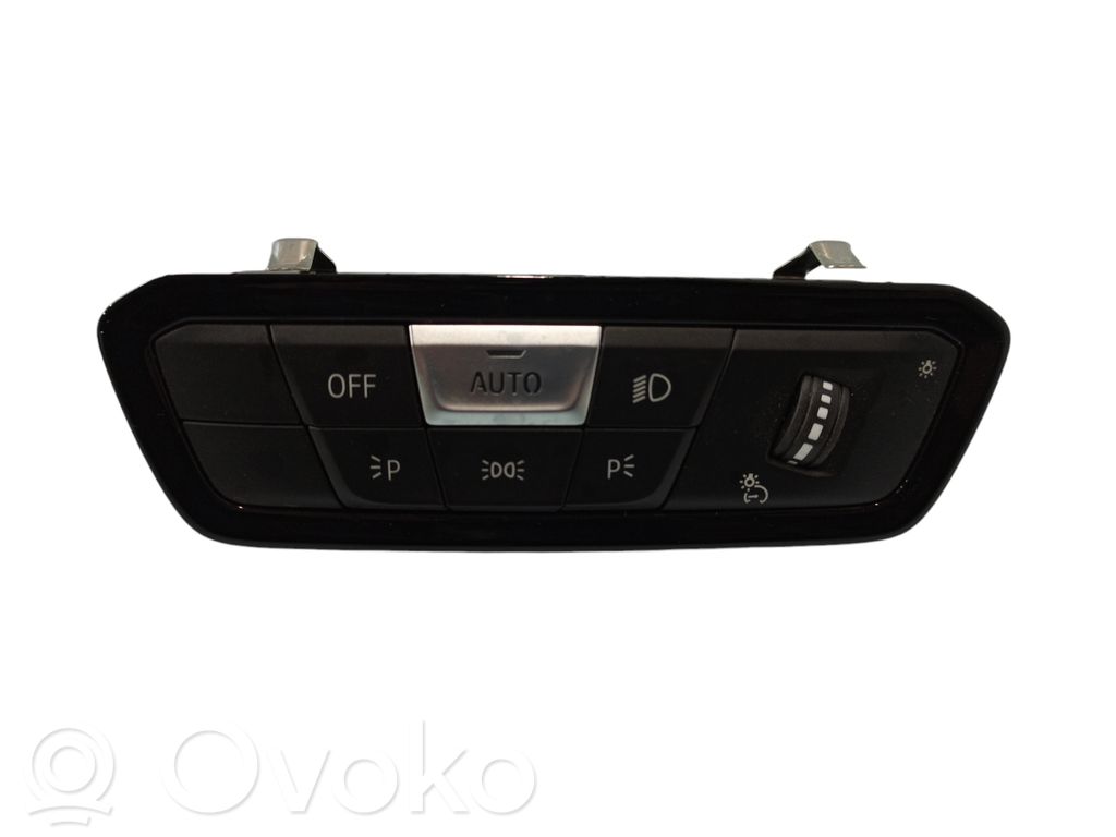 BMW 8 G14 Light switch 