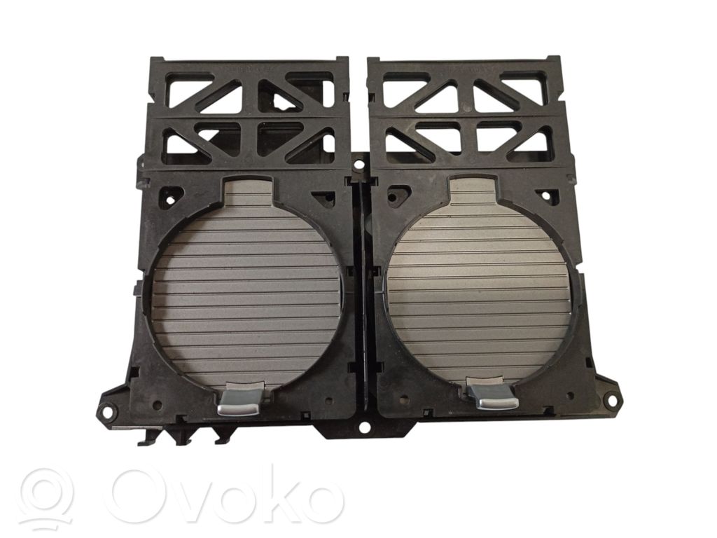 Cup holder front   7152117,51167152117