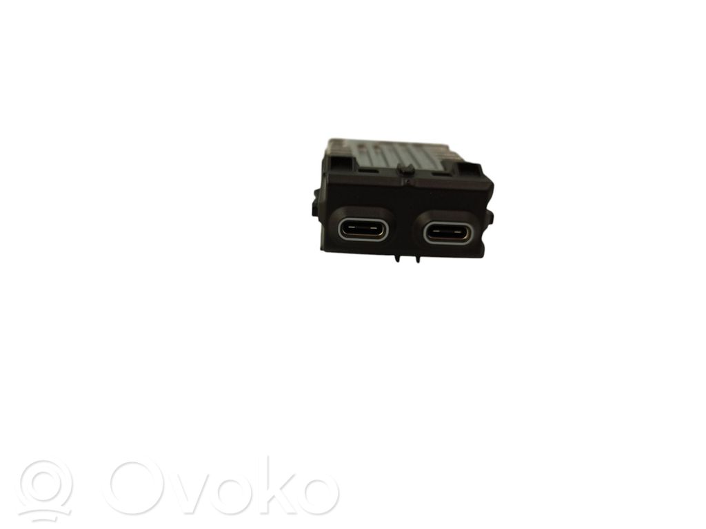BMW 5 G60 G61 USB-pistokeliitin 