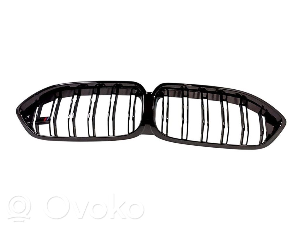 Atrapa chłodnicy / Grill   51135B3AE23,51138077299,5B3AE23,8077299