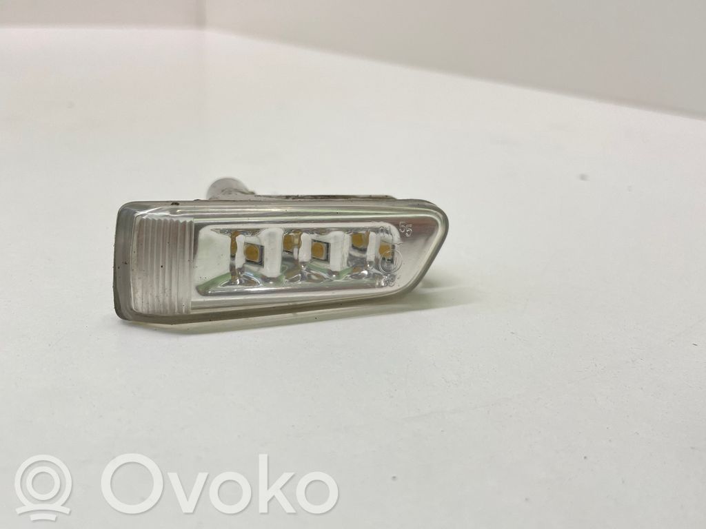 Etupuskurin suuntavilkku   4E0949128
